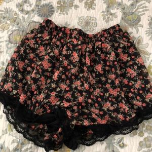 High wasted shorts in floral print